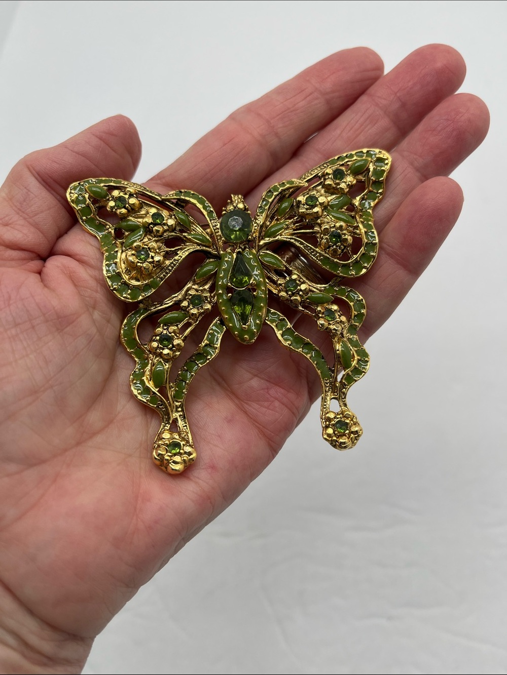 Gold Tone Butterfly Brooch Green Rhinestones Large - Picture 2 of 7